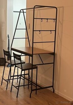 Barový stôl so stoličkami