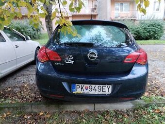 Opel astra j benzín 1,4 predam