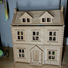 PREDANÉ Luxusný drevený domček pre bábiky