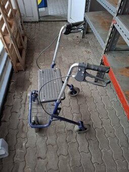 Predáme pomocni vozík invalidný ku chôdzi.
