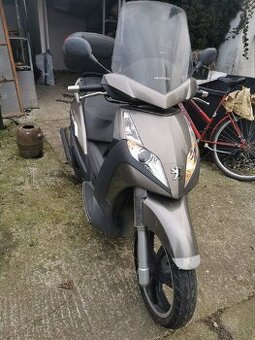 Skúter Peugeot Geopolis