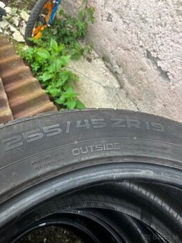 Nokian 255/45R19