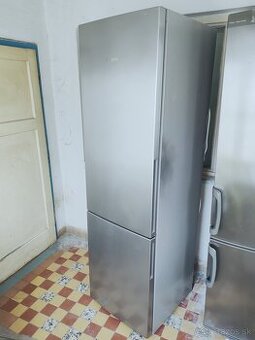 Predám chladničku Bosch 200cm