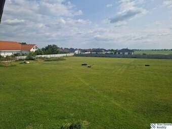 Krásny pozemok na výstavbu RD, 840m2, Hurbanova Ves, okr. Se