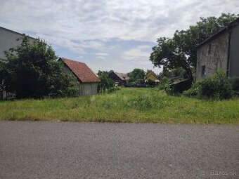 TOMÁŠOVCE - Na predaj stavebný pozemok v tichej časti obce