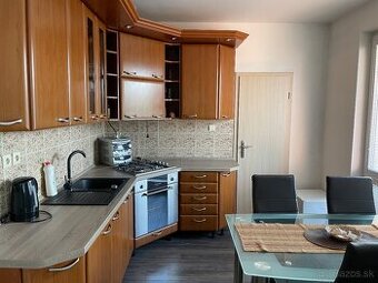 Predám 3 izbový byt s garážou Baničova Nitra