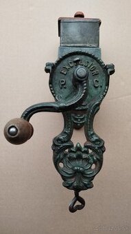 Velmi starý zdobený mlýnek na strouhanku EXCELSIOR