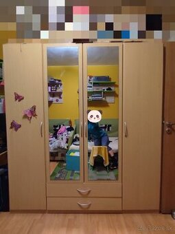 Šatníková skriňa