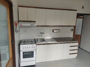 Predám 2 izbový byt v Trenčianskych Tepliciach.