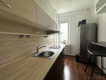 AFYREAL – na prenájom priestranný 1-izbový byt s balkónom a 