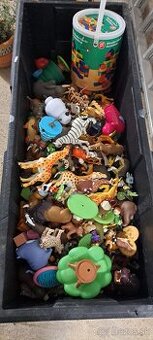 Krabica plna roznych hraciek