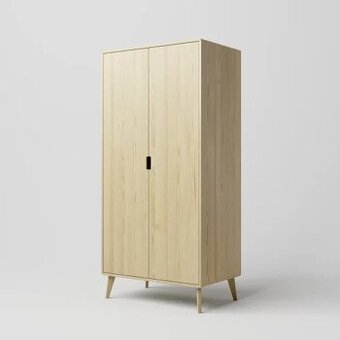 Skriňa z masívnej borovice