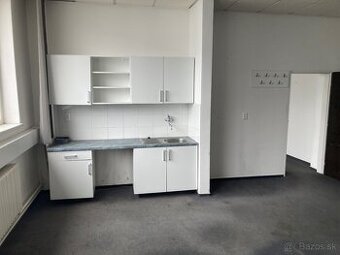 Centrum Čadce budova Sporiteľne - 1