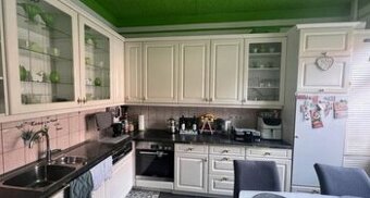 Venkovská vestavěná kuchyně se spotřebiči,5657