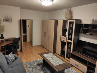 Prenájom 1 izbový byt Levice - 1