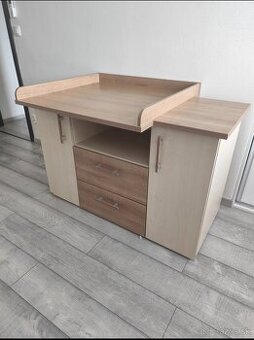 Prebalovaci pult/ komoda