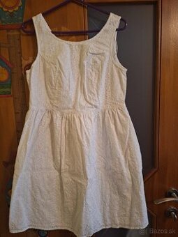 Saty s výšivkou v.38/40 f&f