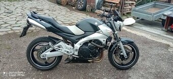 Suzuki GSR 600