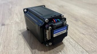 Krokov motor s integrovaným ovládačom