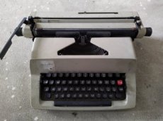 Písací stroj Consul 2226