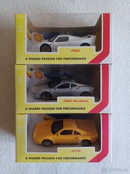 1:43 Kov. modely Ferrari 3ks za 10e