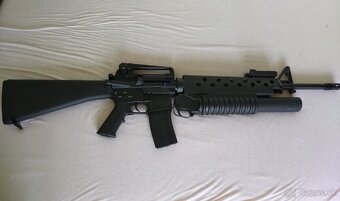 Predám, vymením airsoftovú zbraň M16 s granátometom.