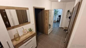 Kompletne zariadený 2-izb. byt v centre Malaciek