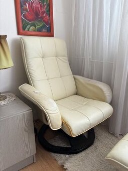Kreslo s taburetkou