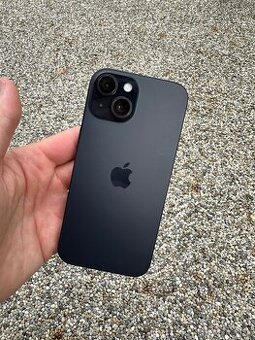 iPhone 15 - baterie 94%