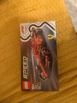 Predám LEGO® Speed Champions 77242 Pretekárske auto Ferrari
