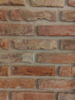 Tehlový obklad zo starej tehly