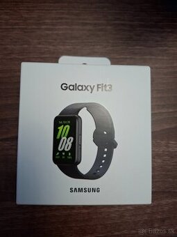 Samsung Galaxy Buds 3 FE a Samsung Galaxy Fit 3