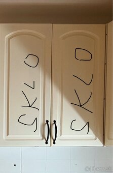 2 x horne skrinky policove 80(preskl.)a 40 plna, ako nove