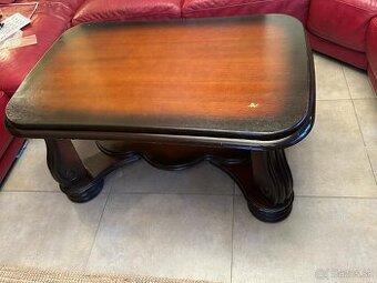 Konferenčný stolík k TV / gauču – masívny, orech