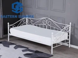 Kovová posteľ biela