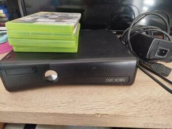 Predávam Xbox 360 je funkčný máme aj FIFA hry