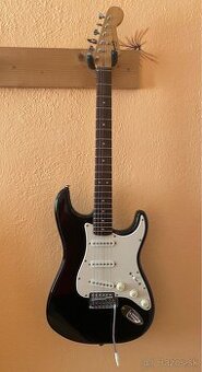 Predám elektrickú gitaru Squier by Fender - Stratocaster