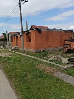 Új építésű 3-szobás családi ház.