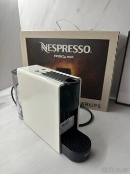 Kapsulový kávovar Krups Nespresso Essenza mini XN110110