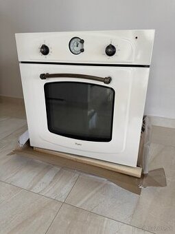 vstavaná retro rúra Whirlpool