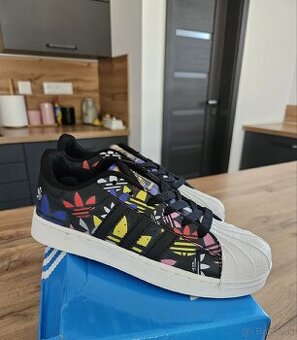 Adidas Superstar