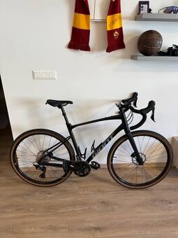Giant Revolt 0 (2025) – Gravel bicykel, veľkosť L