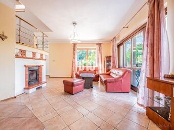 VÝNIMOČNÉ TICHÉ MIESTO PRI LESE - DOM s VEĽKÝM POZEMKOM