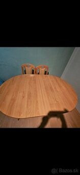 Kuchynský stôl a 4 stoličky