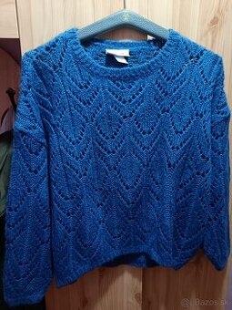 Modrý pletený dámsky svetrík