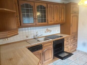 Masívna kuchynská linka z Nemecka so spotrebičmi