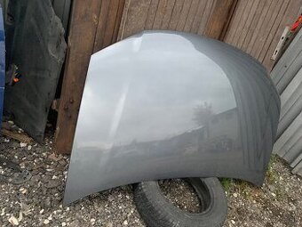 Predam prednu kapotu Touran lift.