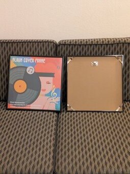 Nástenný stojan na LP platne
