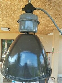 Predam: Priemyselne svietidlo , vyrobene pred rokom 89
