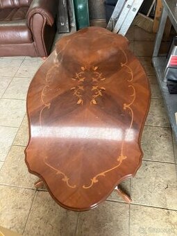 Predám starozitny poctivý interziou stolík a masinu